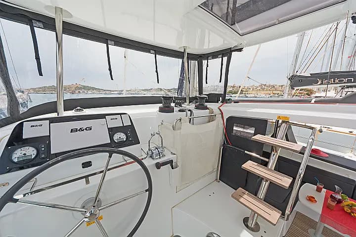 Lagoon 42 in Lavrion Main Port - Photo 4