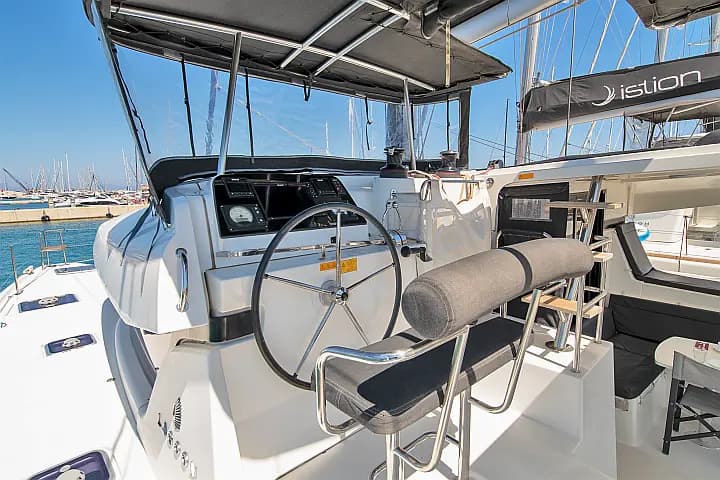 Lagoon 42 in Rhodes New Marina - Photo 4
