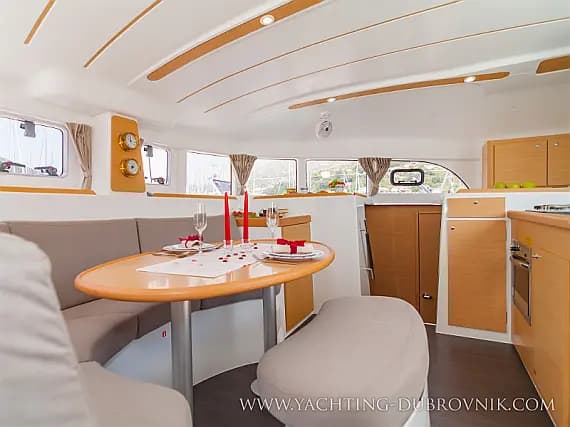 Lagoon 380 in Dubrovnik / ACI Marina Dubrovnik - Photo 2