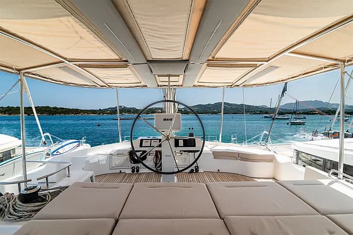 Lagoon 52F in Sardinia / Portisco / Cala dei Sardi - Photo 4