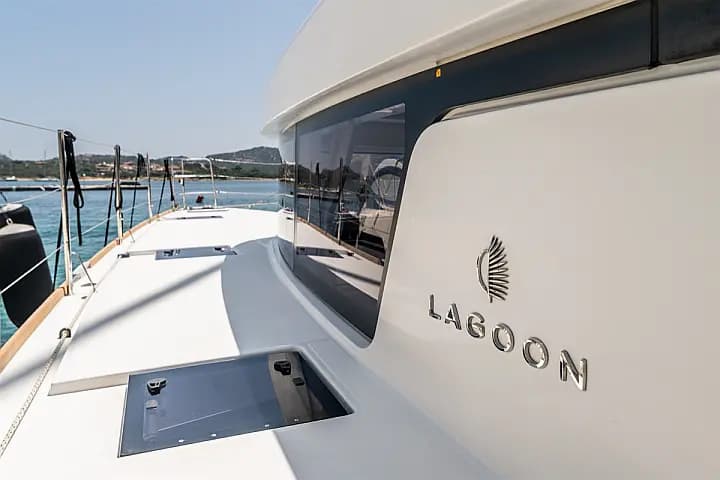 Lagoon 52F in Sardinia / Portisco / Cala dei Sardi - Photo 4