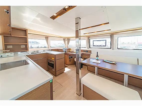 Lagoon 46 in Lavrion Main Port - Photo 3