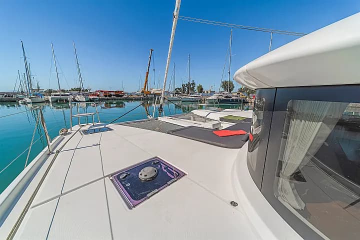 Lagoon 46 in Lavrion Main Port - Photo 3