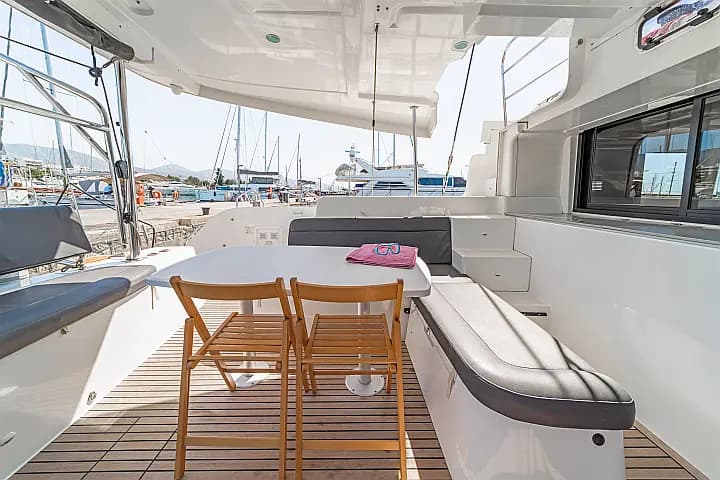 Lagoon 46 in Lavrion Main Port - Photo 4