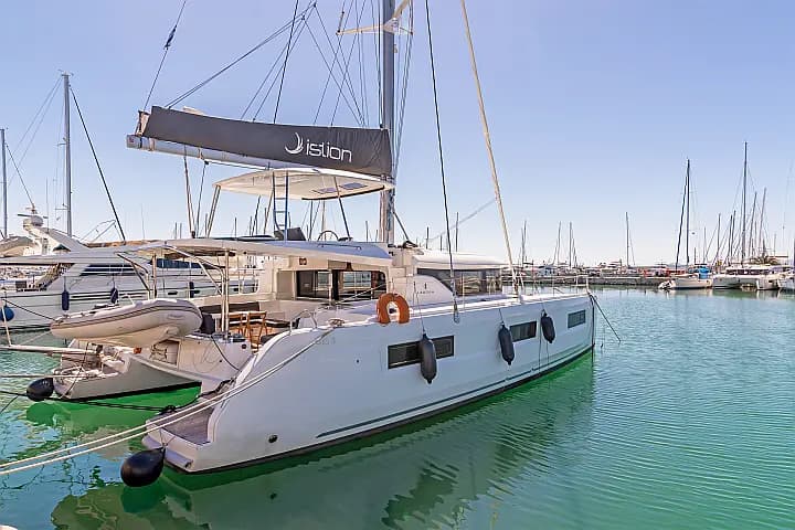 Lagoon 46 in Lavrion Main Port - Photo 5