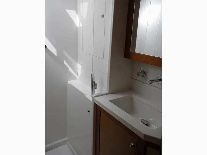 Lagoon 450 in Sukošan / D-Marin Dalmacija Marina - Photo 5