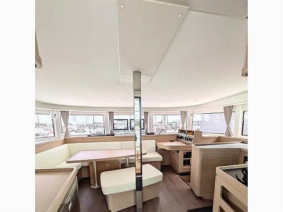 Lagoon 42 in Eden Island / Mahe, Victoria / Eden Island Marina - Photo 3