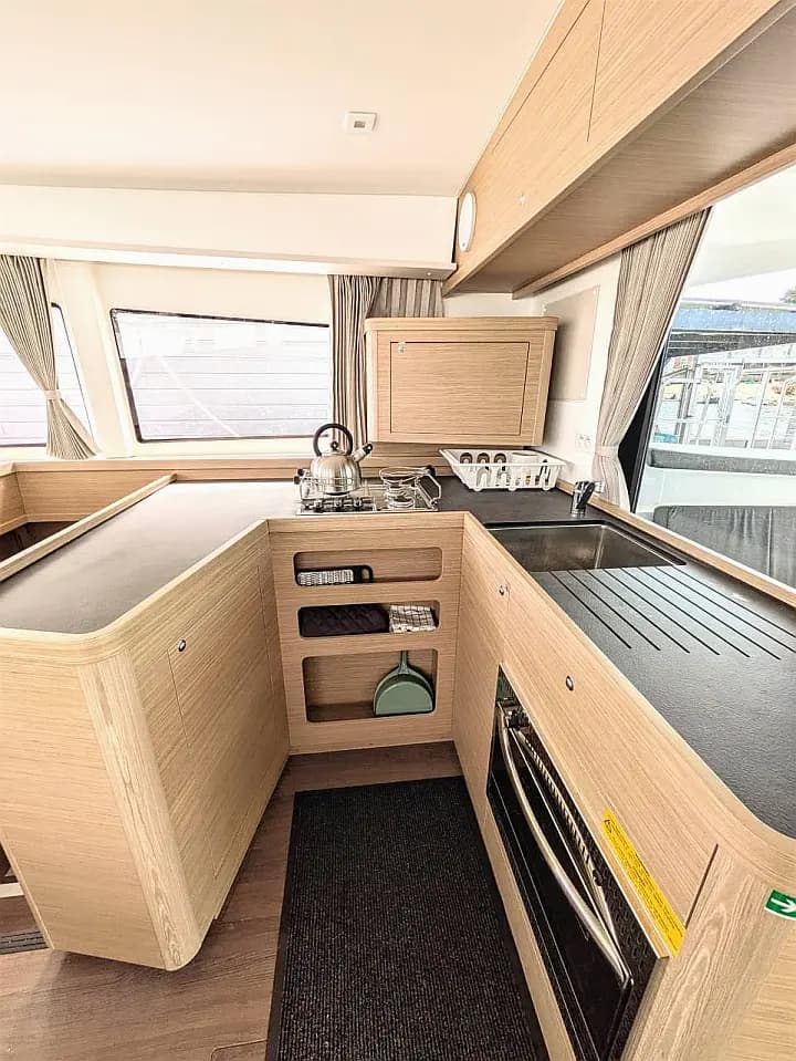 Lagoon 42 in Eden Island / Mahe, Victoria / Eden Island Marina - Photo 4