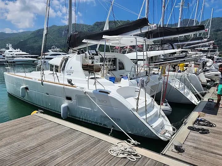 Lagoon 380 in Eden Island / Mahe, Victoria / Eden Island Marina - Photo 5