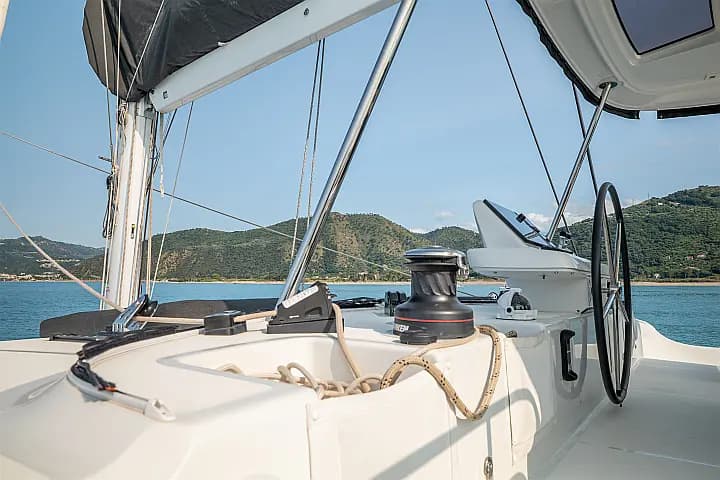 Lagoon 51 in Sicily / Castellammare del Golfo / Porto di Castellammare del Golfo - Photo 3