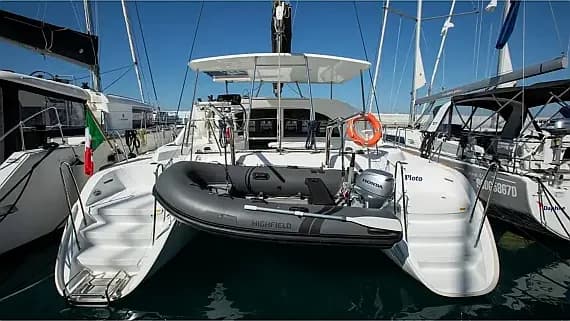 Lagoon 380 in Vibo Marina - image 1
