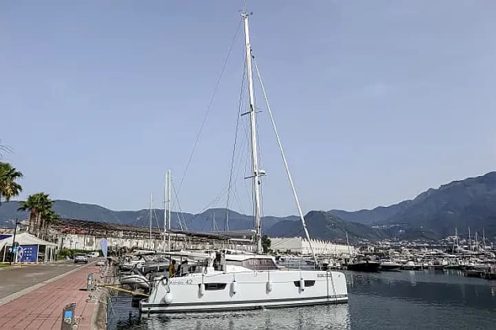 Astréa 42 in Castellammare di Stabia / Marina di Stabia - Photo 5