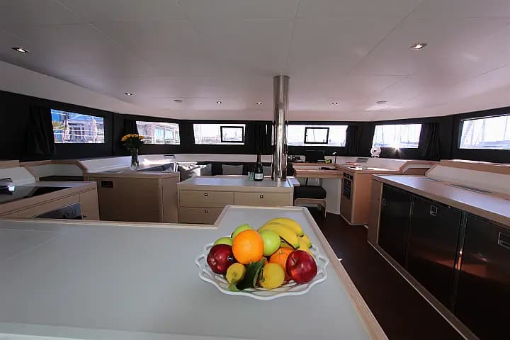 Dufour Catamaran 48 in Castiglioncello / Marina Cala de' Medici - Photo 3