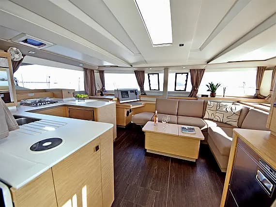 Astréa 42 in Preveza Main Port - Photo 3