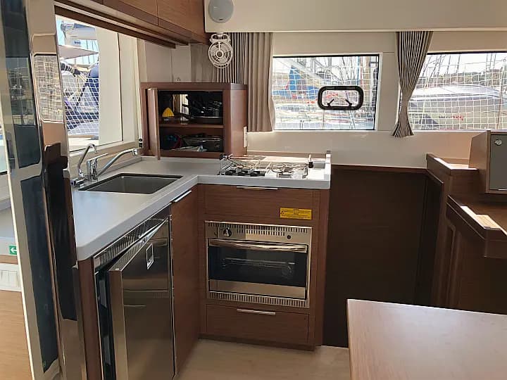 Lagoon 40 in Rome / Marina di Nettuno - Photo 3