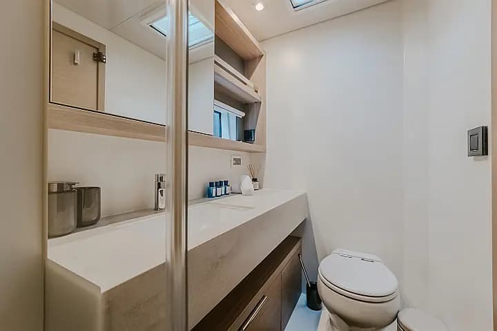Lagoon 55 in Kaštel Gomilica / Marina Kaštela - Photo 3