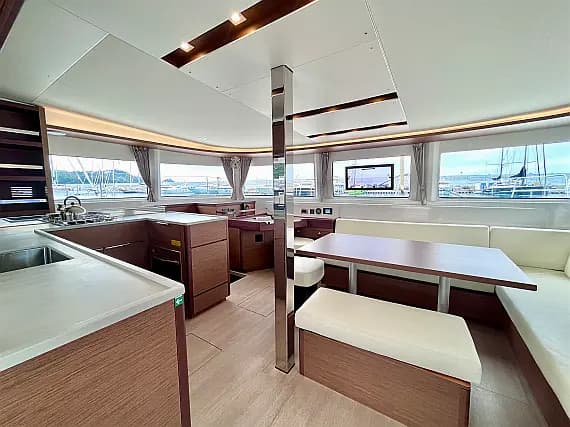 Lagoon 46 in Sicily / Capo d'Orlando Marina - Photo 2