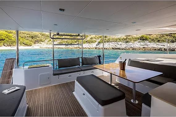 Dufour Catamaran 48 in Salerno / Marina d'Arechi - Photo 2