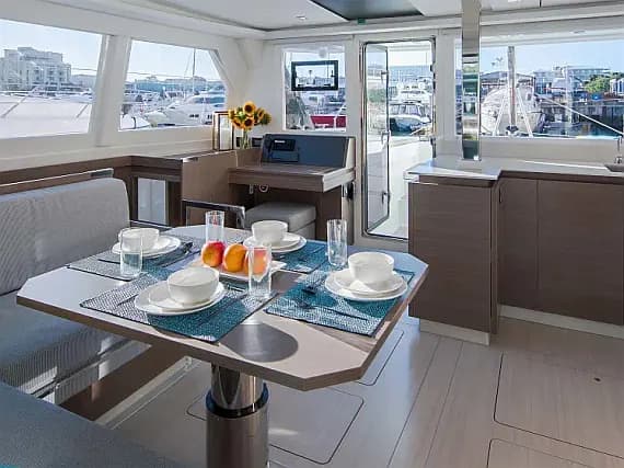 Leopard 42 in Raiatea / Apooiti Marina - Photo 3