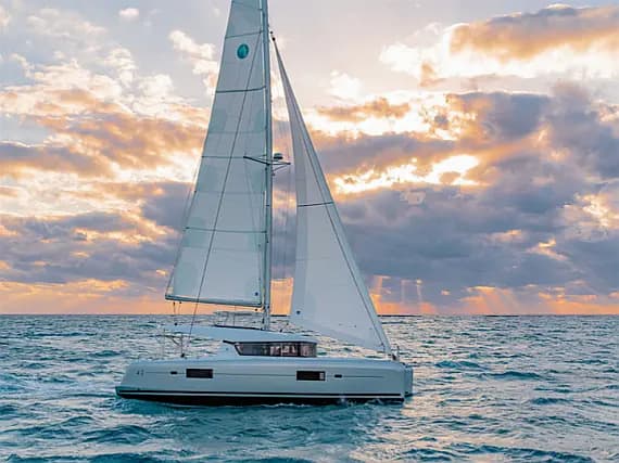Lagoon 42 in Guadeloupe / Pointe-à-Pitre / Marina Bas-du-Fort - image 1