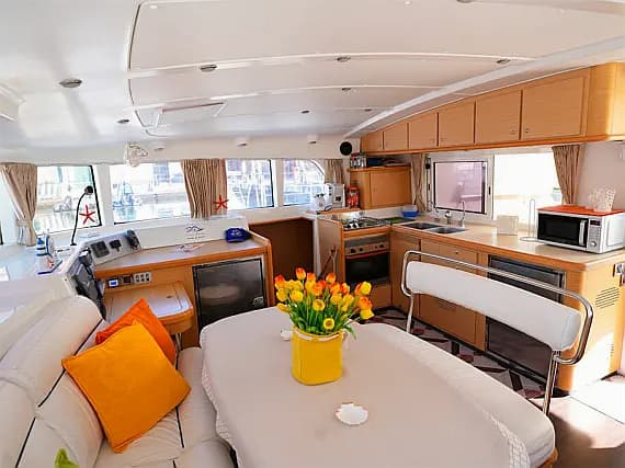 Lagoon 440 in Naples / Darsena Acton - Photo 2