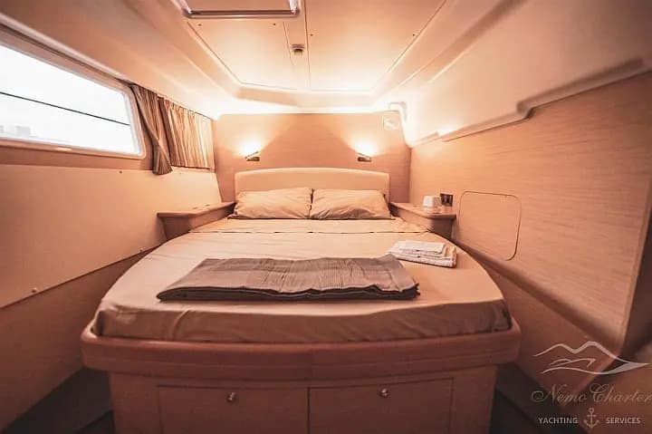 Lagoon 440 in Naples / Darsena Acton - Photo 4