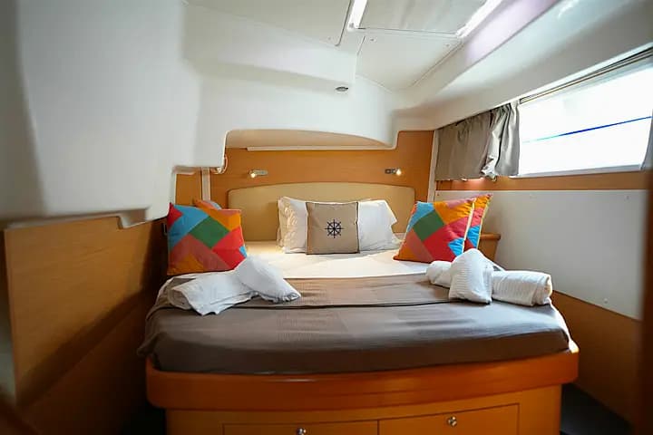 Lagoon 440 in Naples / Darsena Acton - Photo 4