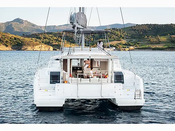 Bali 4.8 in Lavrion Main Port - Photo 3