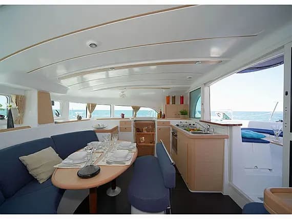 Lagoon 380 S2 in Rome / Marina di Nettuno - Photo 2