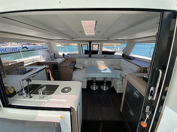 Isla 40 in Portimao / Marina de Portimao - Photo 3