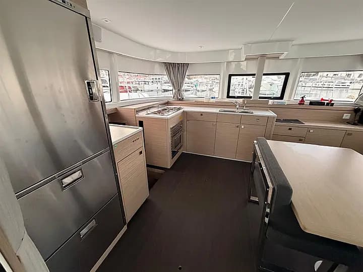 Lagoon 43 in Seget Donji / Marina Baotić - Photo 4