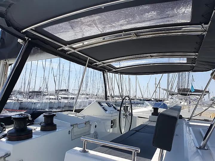 Lagoon 450 Fly in Athens / Alimos Marina - Photo 2