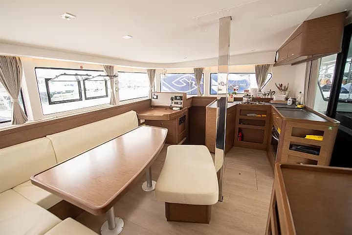 Lagoon 42 in Eden Island / Mahe, Victoria / Eden Island Marina - Photo 4