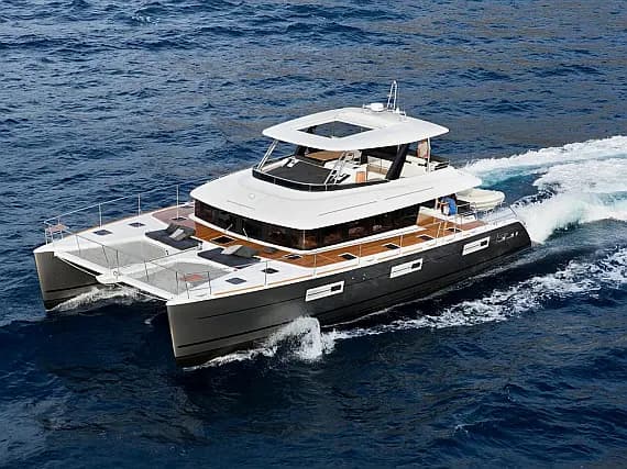 Lagoon Power 630 in Lavrion Marina - Photo 1