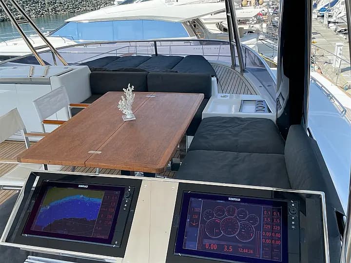 Lagoon Power 630 in Lavrion Marina - Photo 4