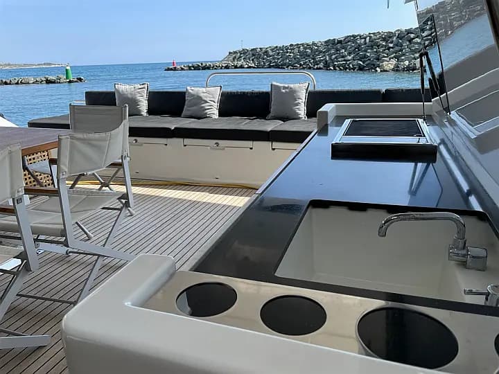 Lagoon Power 630 in Lavrion Marina - Photo 5