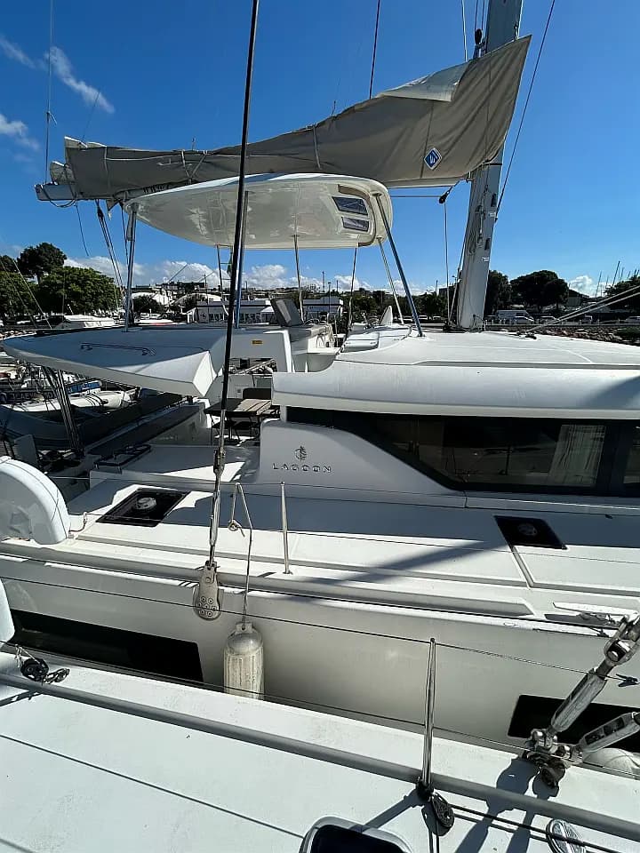 Lagoon 46 in Sardinia / Cagliari / Marina di Cagliari - Photo 4