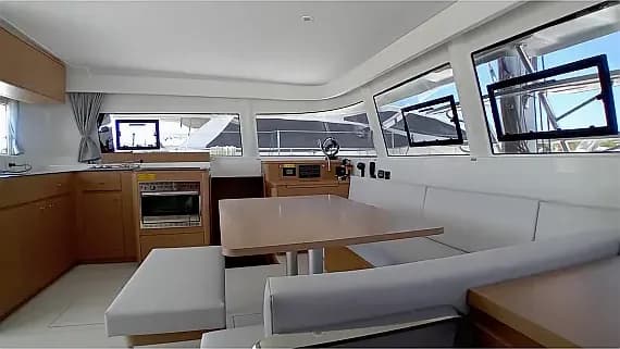 Excess 14 in Rhodes New Marina 的甲板布局图