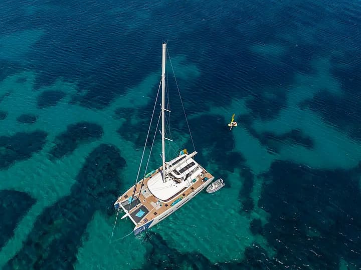 Lagoon Seventy 7 in Corsica / Ajaccio / Port Tino Rossi - Photo 4