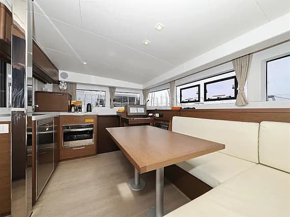 Lagoon 40 in Sukošan / D-Marin Dalmacija Marina - Photo 2