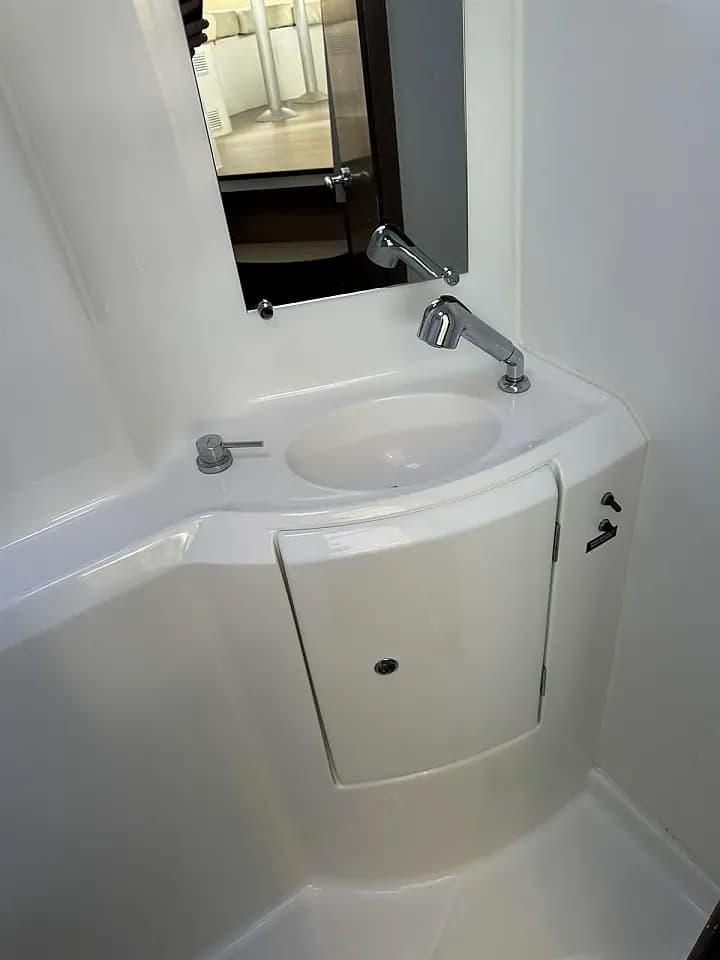 Lagoon 380 in Martinique / Le Marin - Photo 3