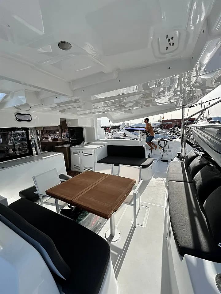 Lagoon 46 in Ibiza / Sant Antoni de Portmany Port - Photo 4