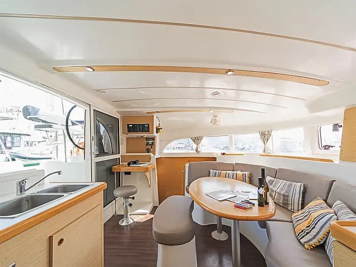 Lagoon 380 in Kavala Marina - Photo 4