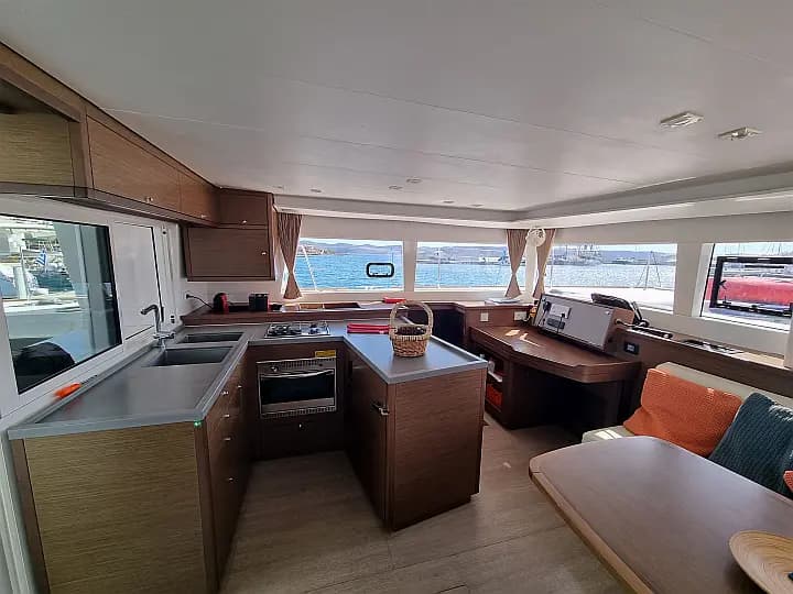 Lagoon 450 Fly in Lavrion / Olympic Marina - Photo 4