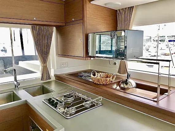 Lagoon 450 in Šibenik / D-Marin Marina Mandalina - Photo 2