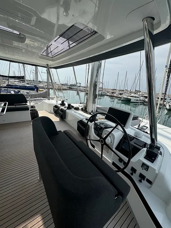 Lagoon 55 in Salerno / Marina d'Arechi - Photo 3