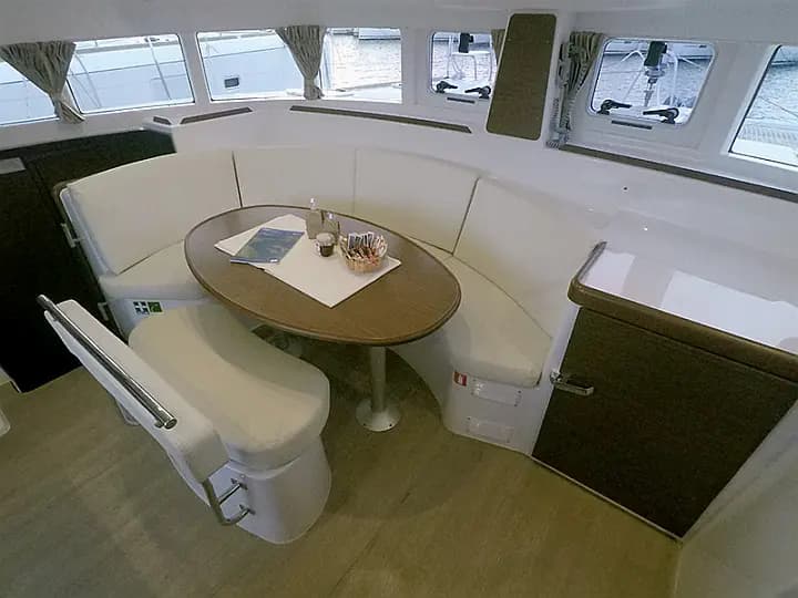 Lagoon 380 in Šibenik / D-Marin Marina Mandalina - Photo 4
