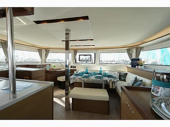 Lagoon 46 in Salerno - Photo 2