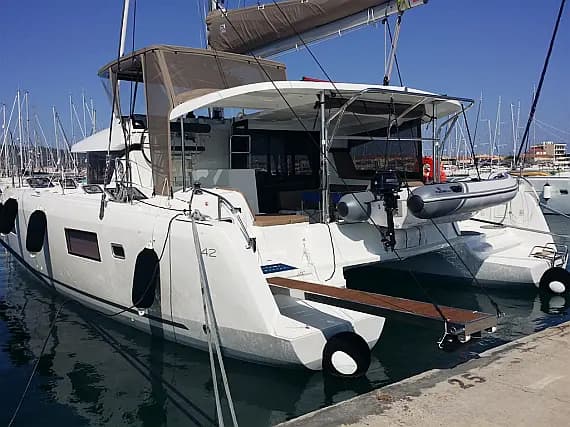 Lagoon 42 in Nea Peramos - Attica / Nea Peramos - Photo 1