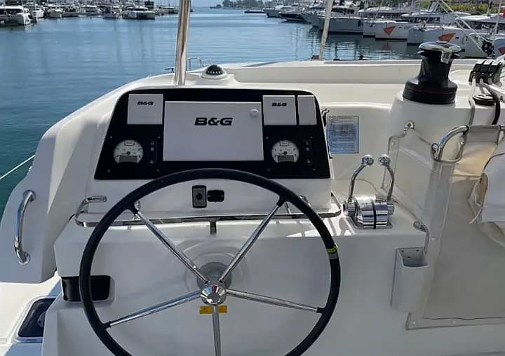 Lagoon 42 in Lavrion Main Port - Photo 4